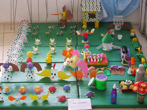 Hội thi trưng bày đồ dùng đồ chơi tự tạo
