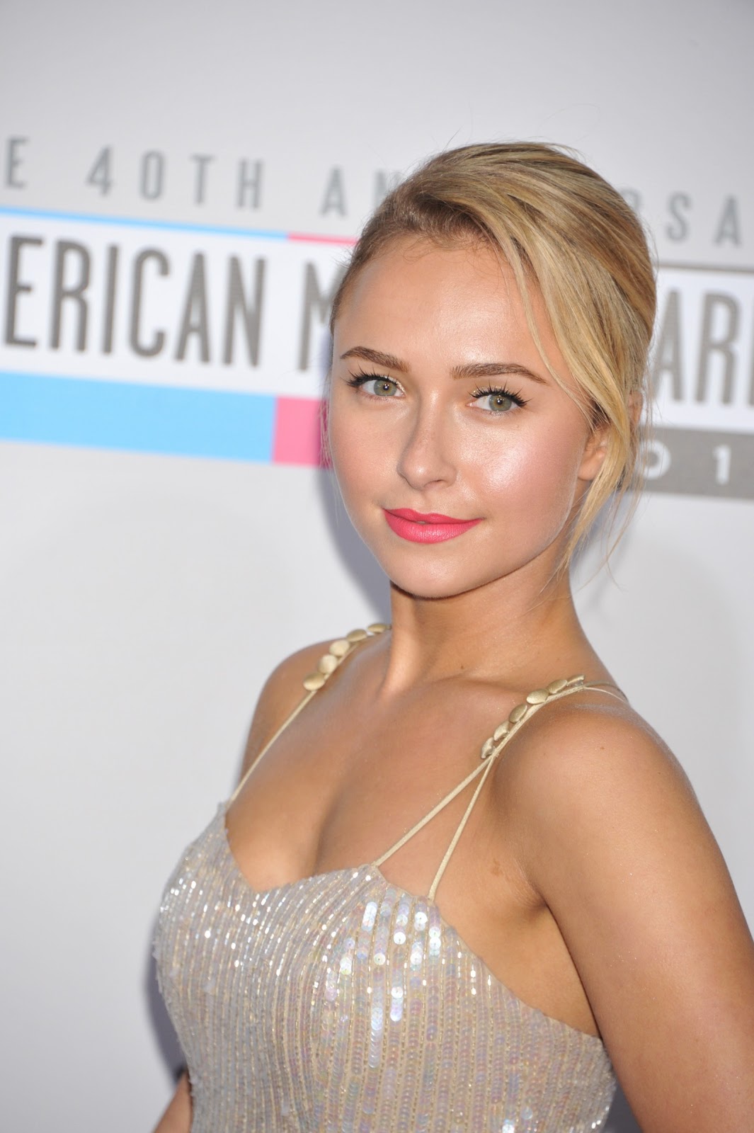http://4.bp.blogspot.com/-FByWj8l-HEE/UNFbNJjkq9I/AAAAAAAAJv8/I0tJ60BpRhM/s1600/Hayden+Panettiere+(12).jpg