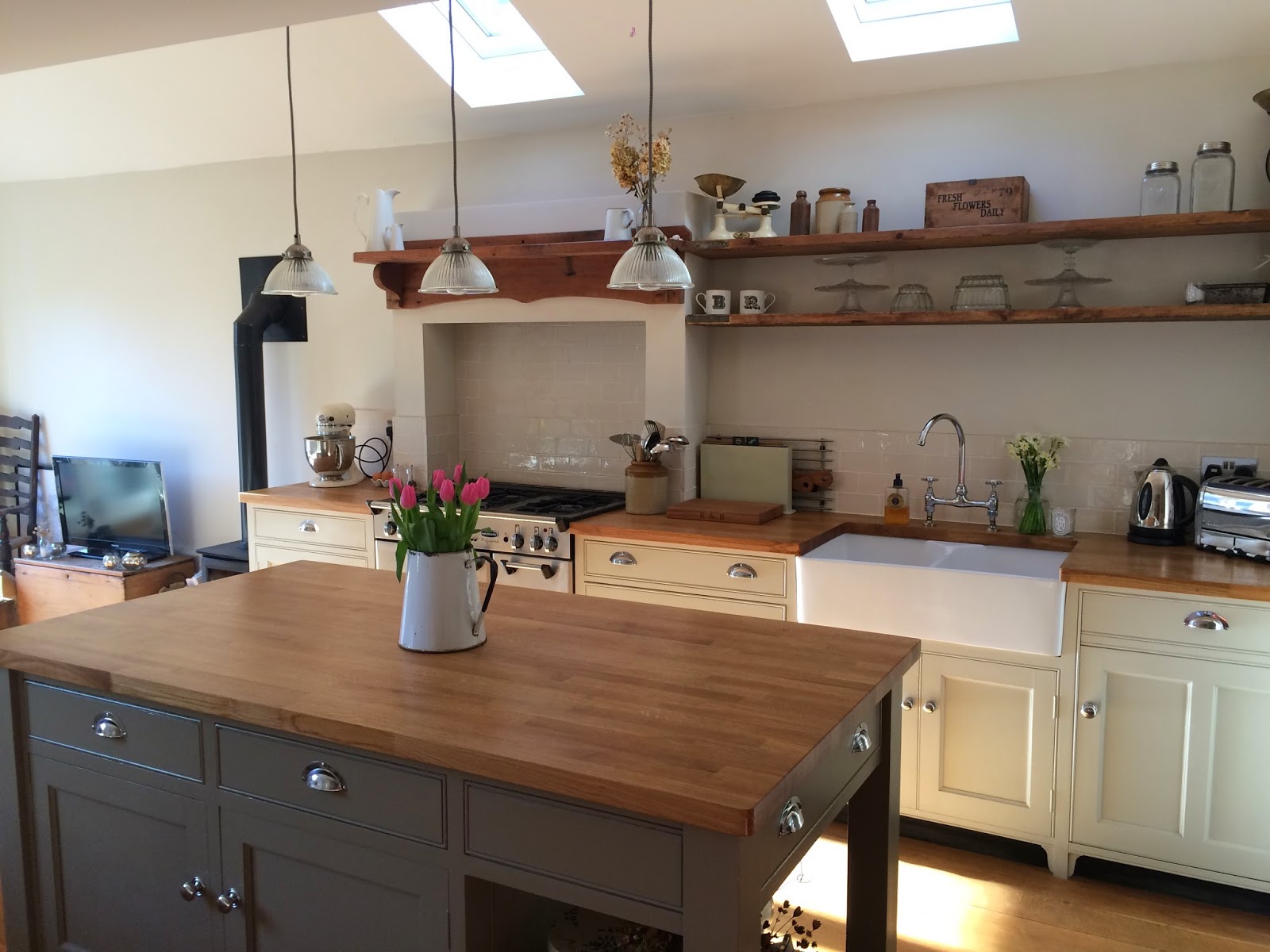 Makeover Scaffold Board Shelves Roses and Rolltops