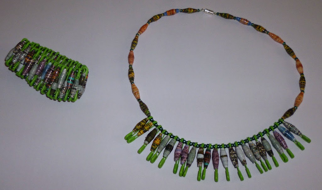 Un bracelet en perles de papier