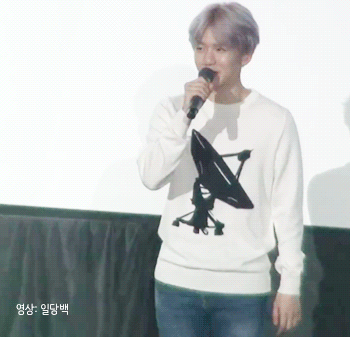 백현, MAMA 대기석 카메라 잡힌 후 뒷상황(움짤주의) | 인스티즈