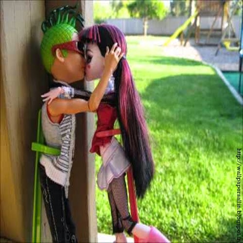 Wallpaper Gallery doll couple kiss wallpaper
