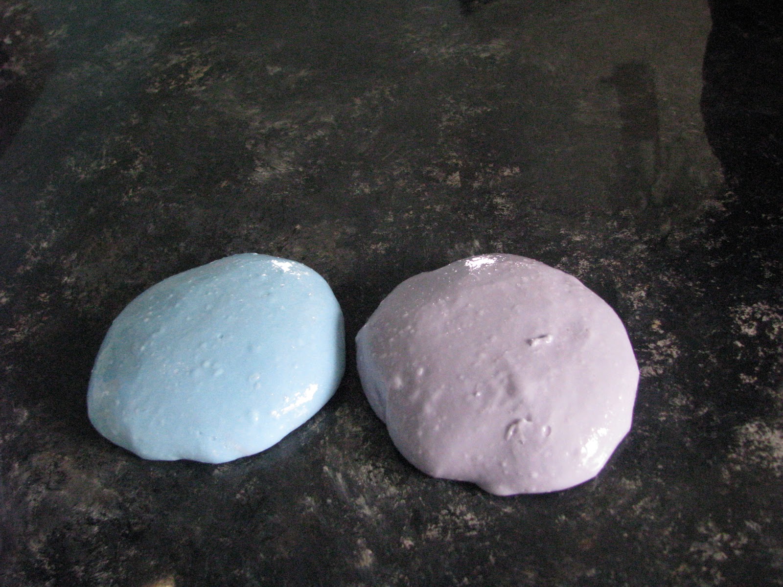 Aprons and Apples DIY Silly Putty Tutorial Something fun for your