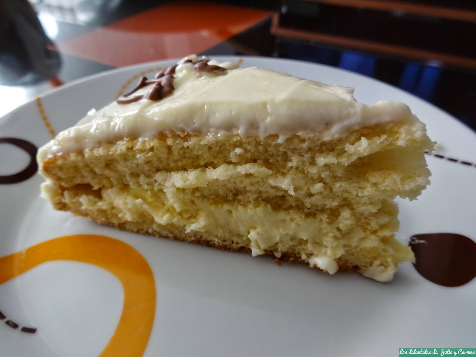 Los delantales de Julio y Carmen Tarta de crema de chocolate blanco y