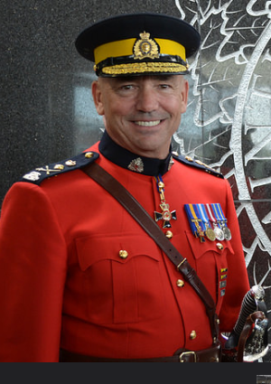 medals rcmp paulson wearing commissioner wrong doubling oom his september