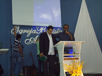 Ministrando a Palavra de Deus.