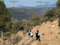 Vista cap al nord-oest mentre baixem pel Camí de la Riera de Merlès Vista cap al nord-oest mentre baixem pel Camí de la Riera de Merlès