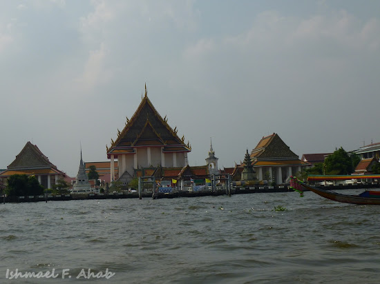 Thai structures along Chao Phraya River