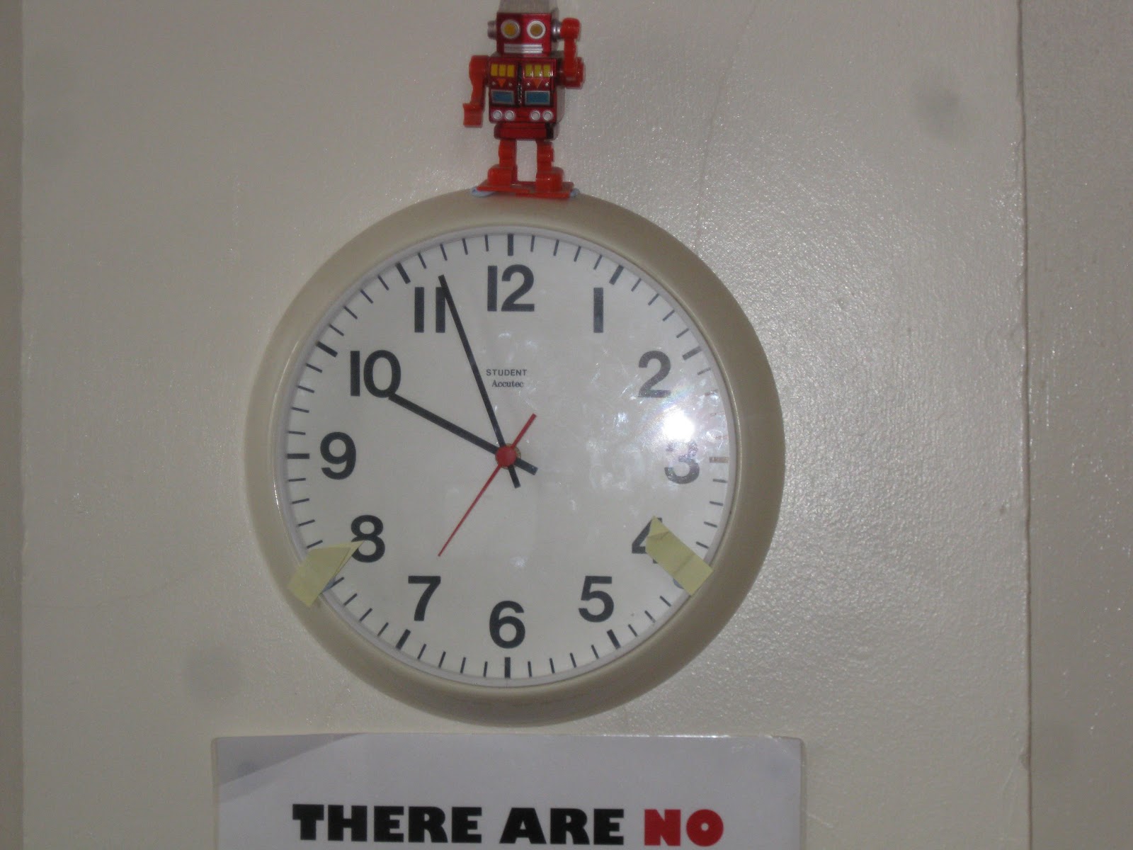 Alderwood Junior School The cracked clock maths poser.......