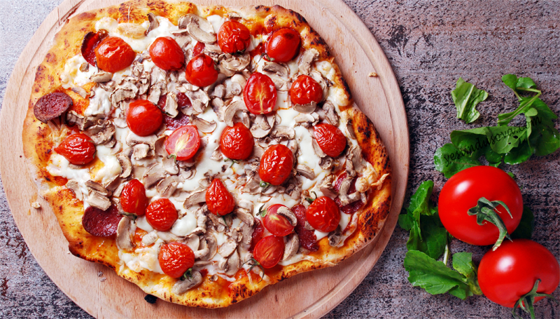 Çeri Domatesli, Mantarlı Pizza Pizza with Mushroom and Cherry Tomato