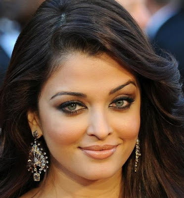 Aishwarya Rai Bollywood Diva's Smoky Eye Makeup Looks