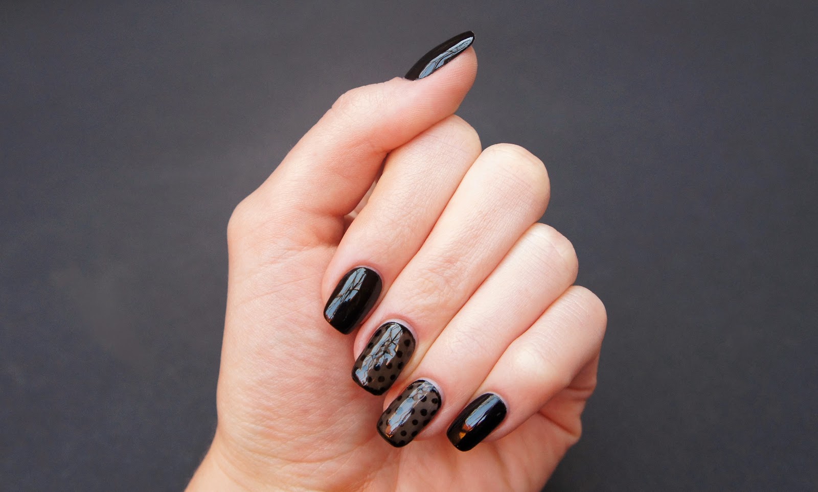 Black Sheer Nails rajstopkowe paznokcie