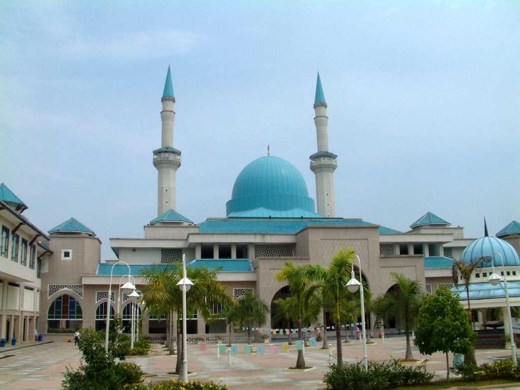dalam sujudku: i'tikaf di Sultan Haji Ahmad Shah Mosque ...