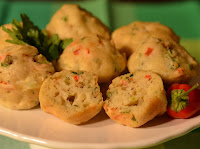 Muffin Salgado com Alho-Poró, Pimentão e Azeitona Muffin Salgado com Alho-Poró, Pimentão e Azeitona (vegana)