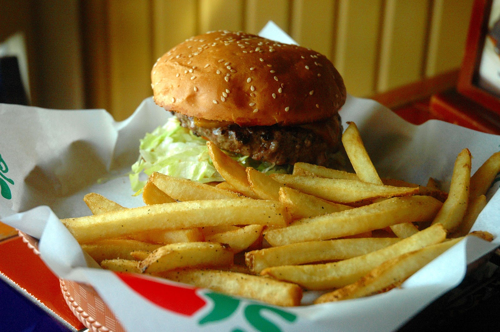 DUDE FOR FOOD Chili's Classic Oldtimer with Cheese