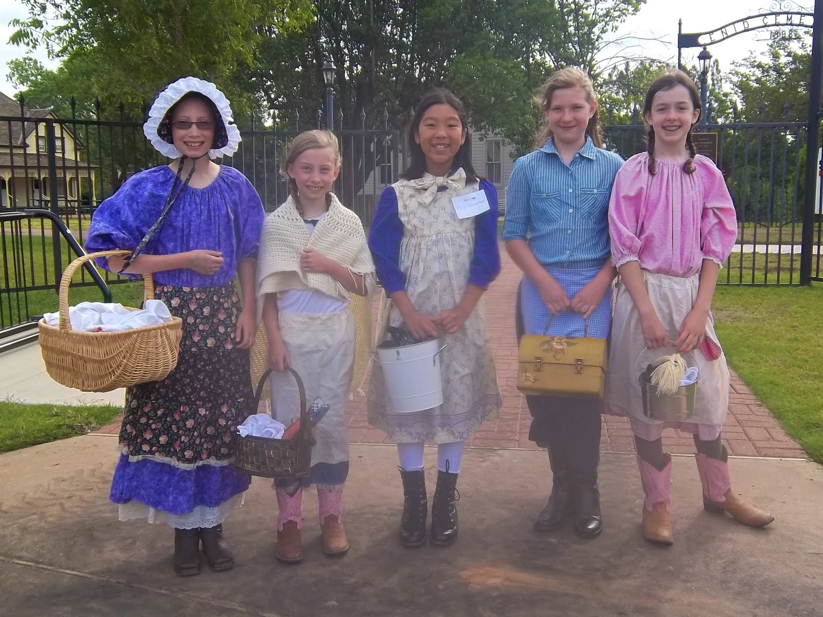 mom of 2 girly girlz Field Trip to Turkey Creek School