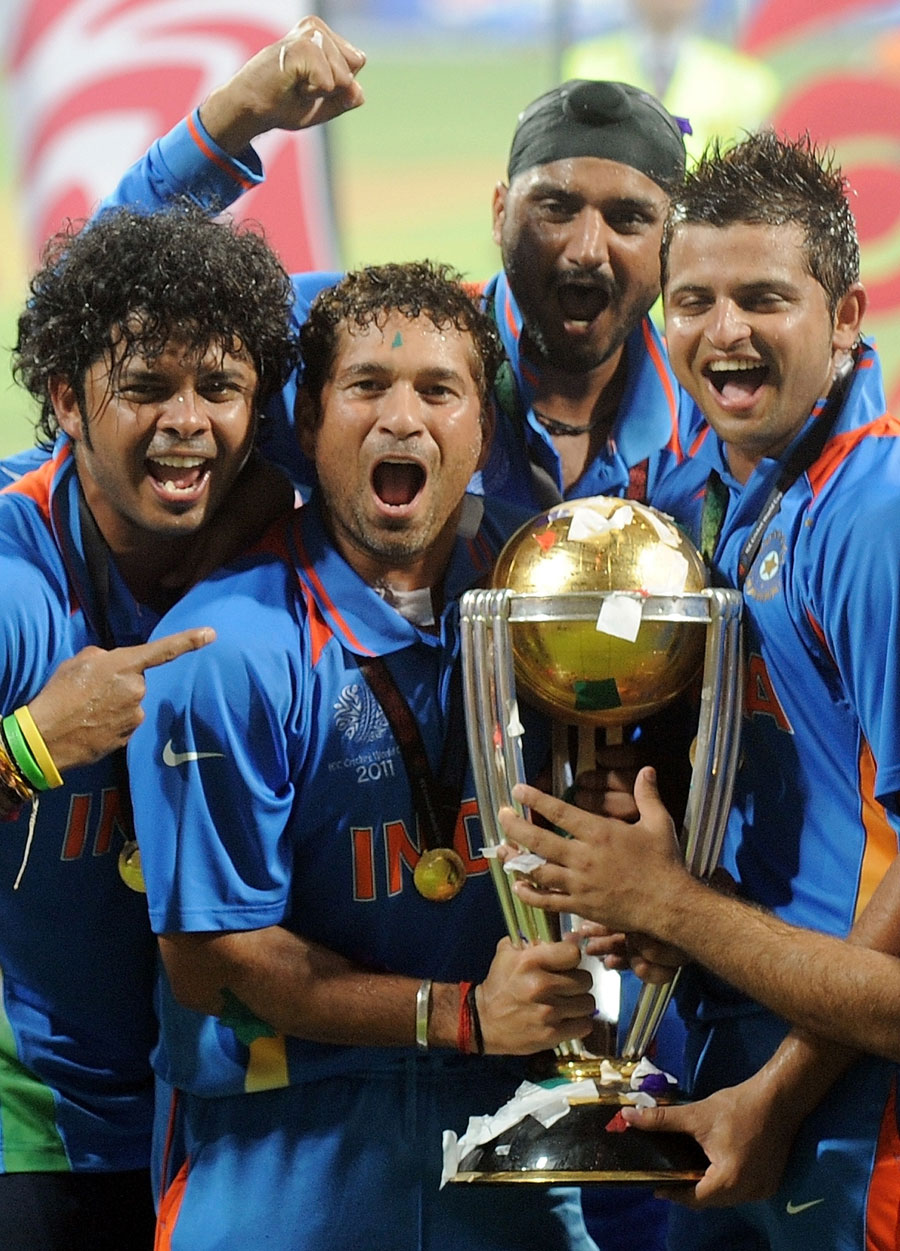 Sachin+with+world+cup+2011+trophy