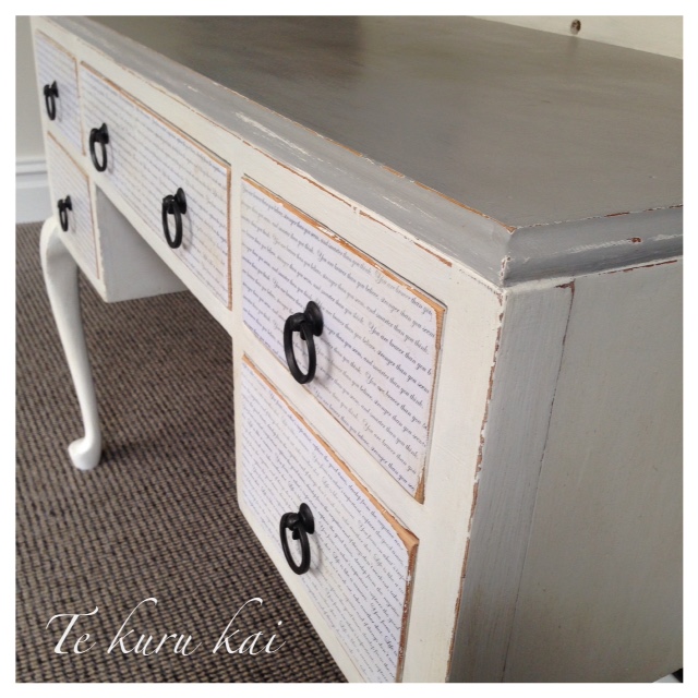 Live, Love & Learn: Old Desk Makeover