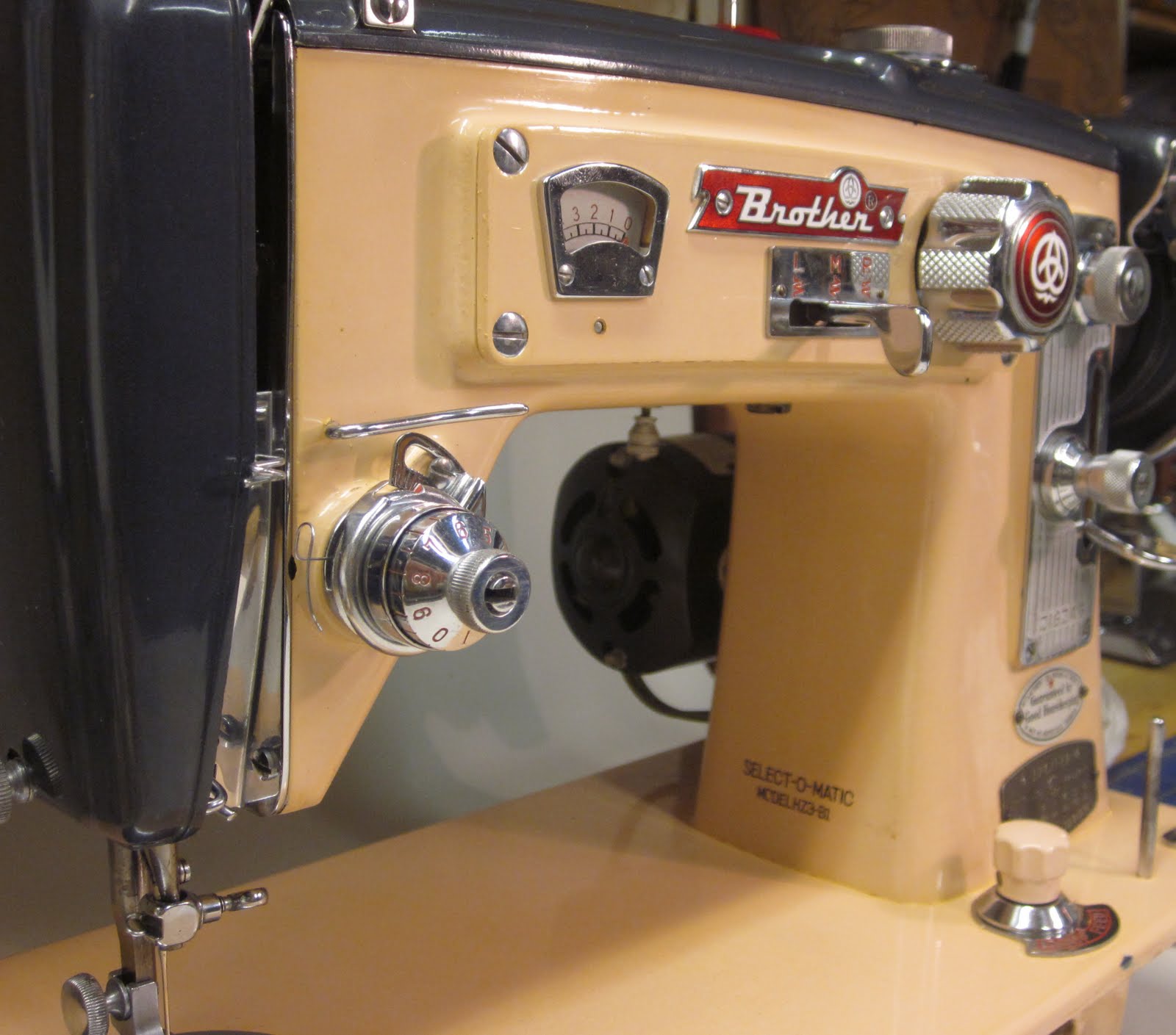 MI Vintage Sewing Machines Brother SelectOMatic (1957)