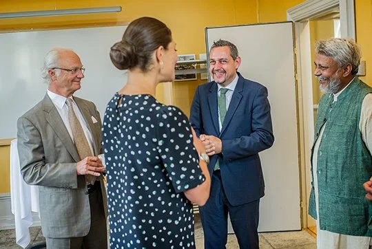  the king with the Stockholm Water Prize winner Rajendra Singh and the seminar participants Dominic Waughray and Malin Falkenmark