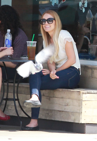 Who is lauren conrad dating 2012