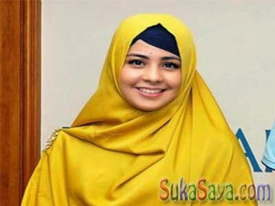 Risty Tagor Artis Cantik Indonesia Berhijab