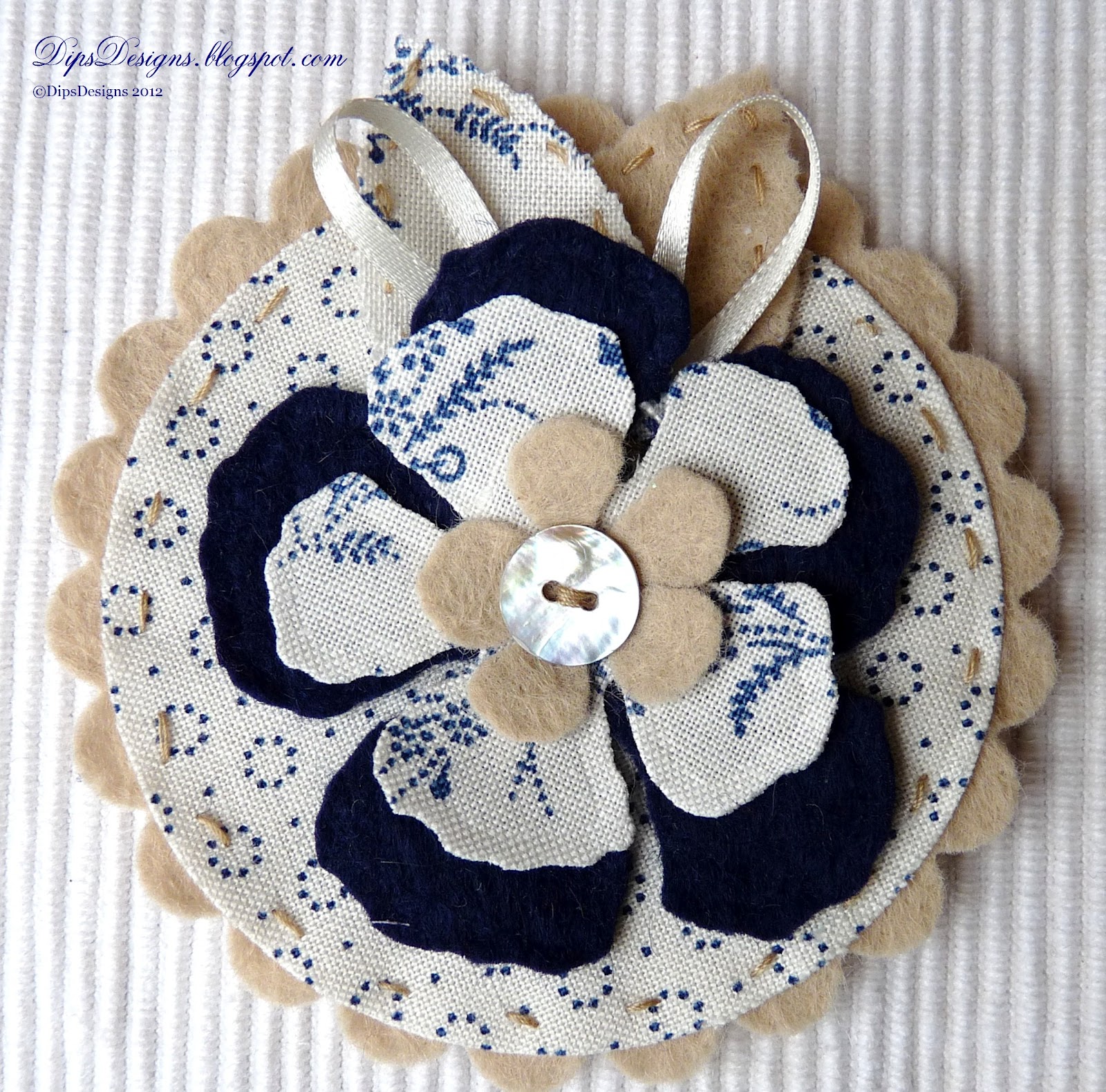 DipsDesigns How to Make Felt Flower Pins/Brooches