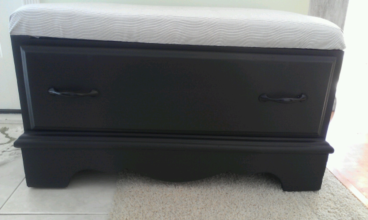Thrifty Treasures How to turn a dresser into a bench