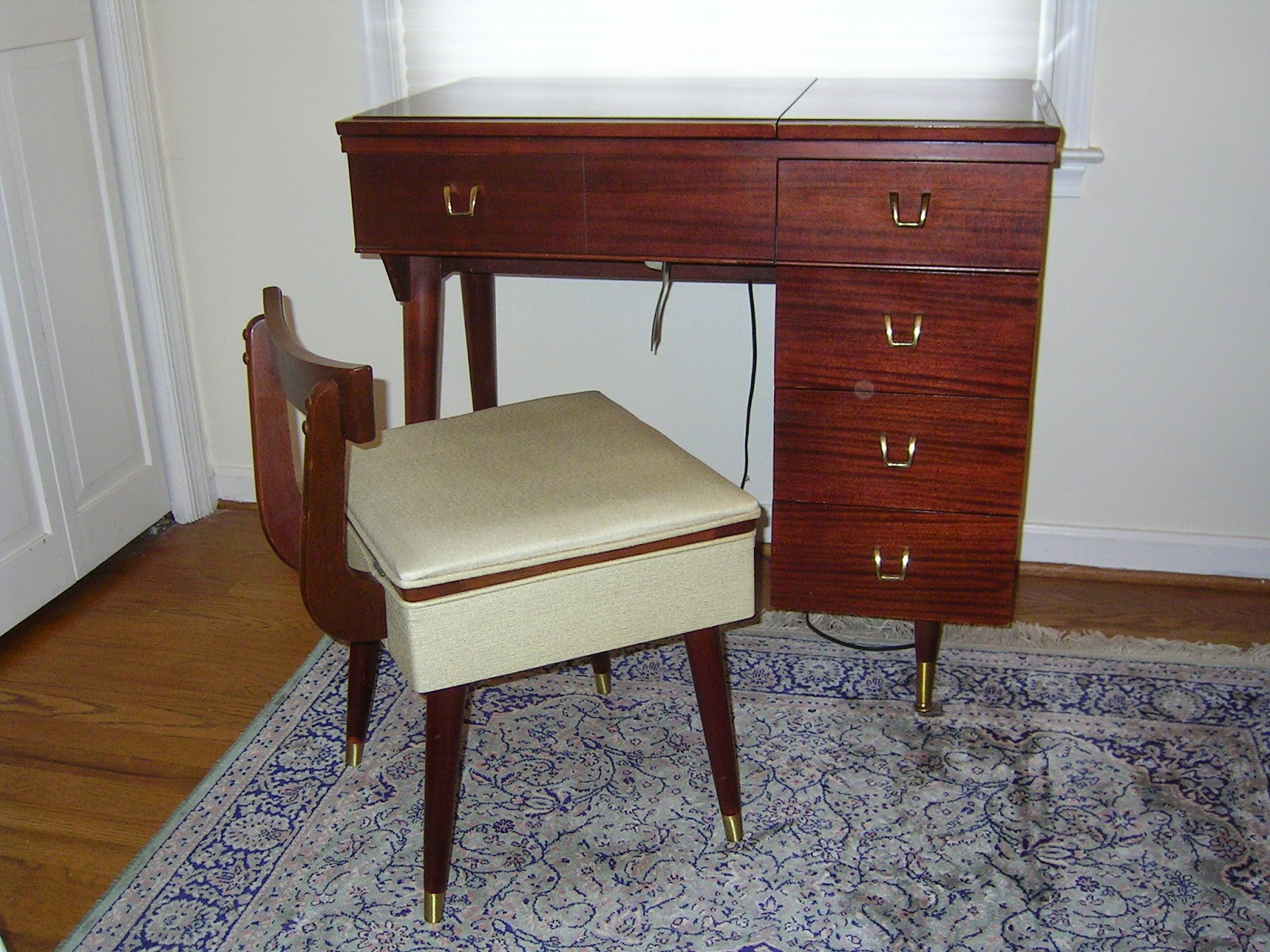 Box344 Feed Dogs on a Lady Kenmore 89