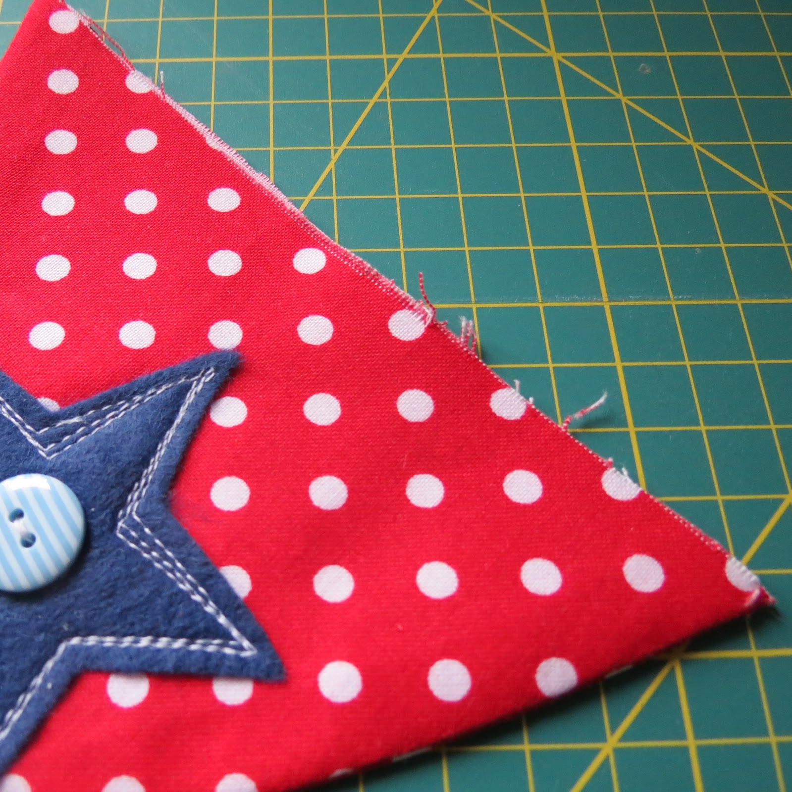 PrettyFabricsandTrims Hang out the flags Bunting Tutorial