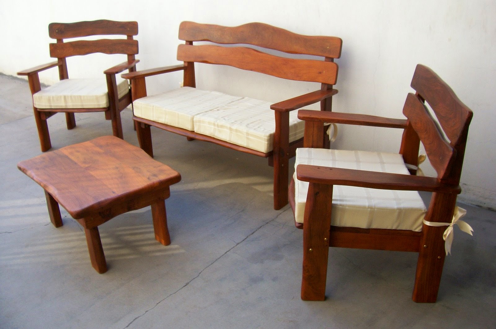 Comprar muebles de algarrobo: cosas que deberías saber | Revista