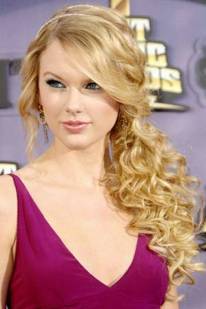 foto taylor swift di acara CMT Music Award 2008 foto taylor swift di acara CMT Music Award 2008