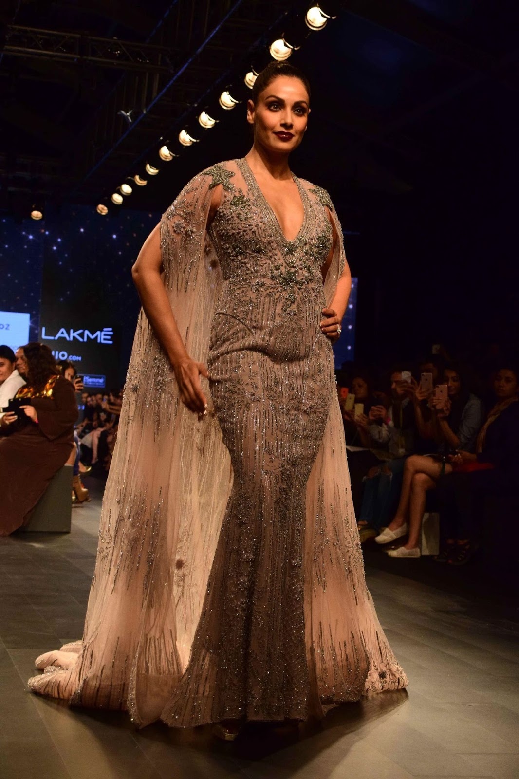 Lakme Fashion Week - Videos Facebook Lakme Fashion Week - Videos Facebook