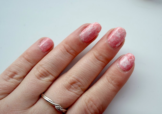 notd pink & white marble nails