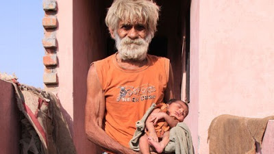 A los 96 años, el padre más viejo del mundo