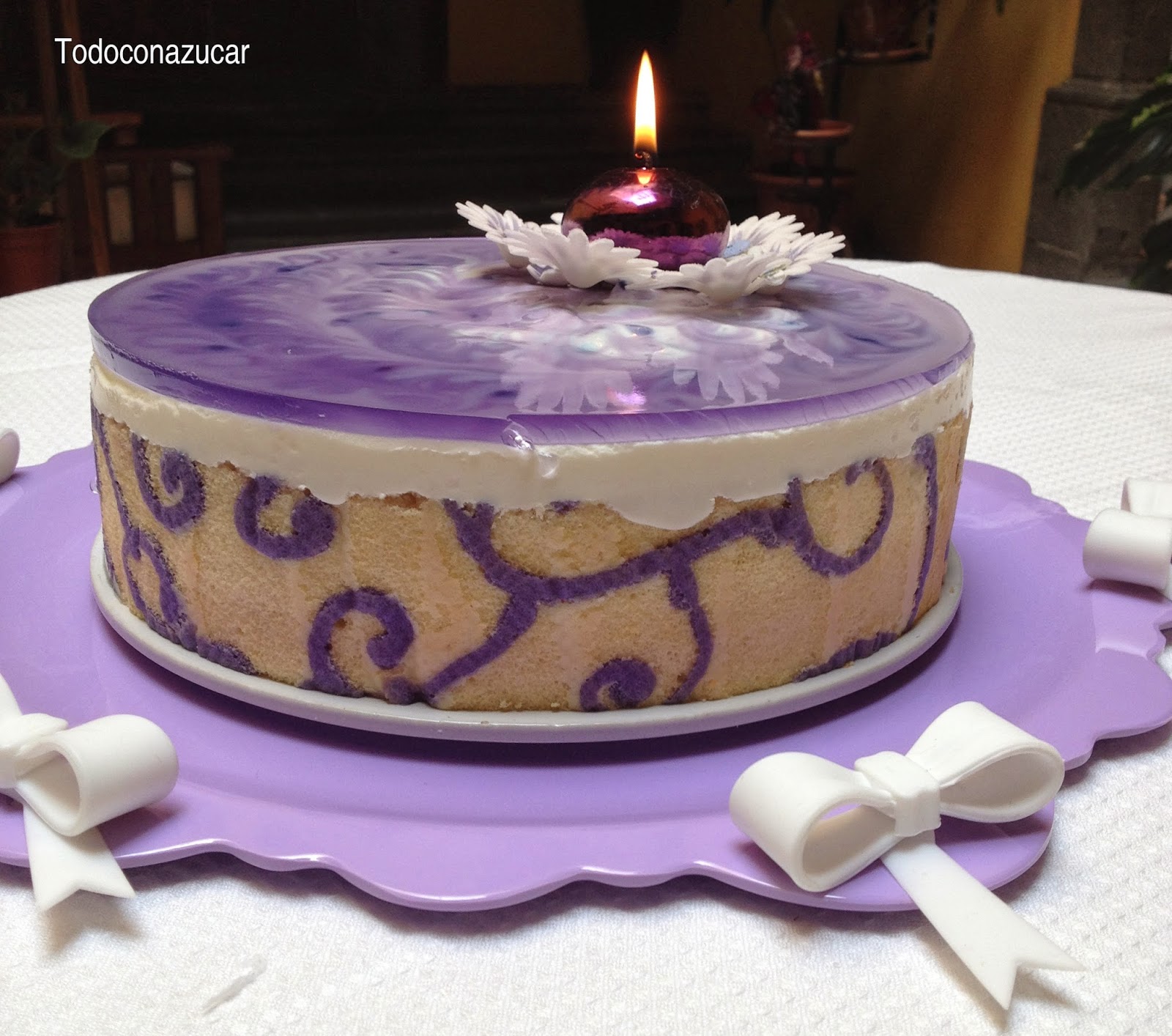 Tarta De Queso Y Violetas Para Celebrar Que &#161;cumplimos Un Año! 
