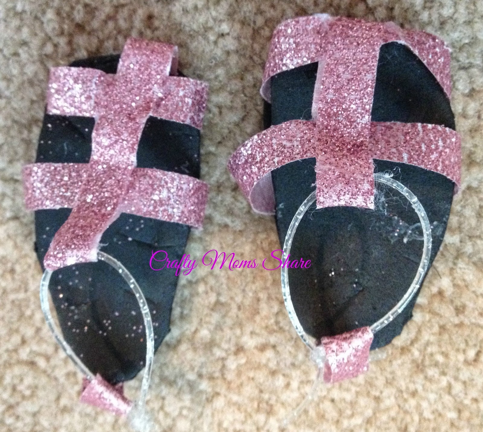 Crafty Moms Share DIY Doll Sandals