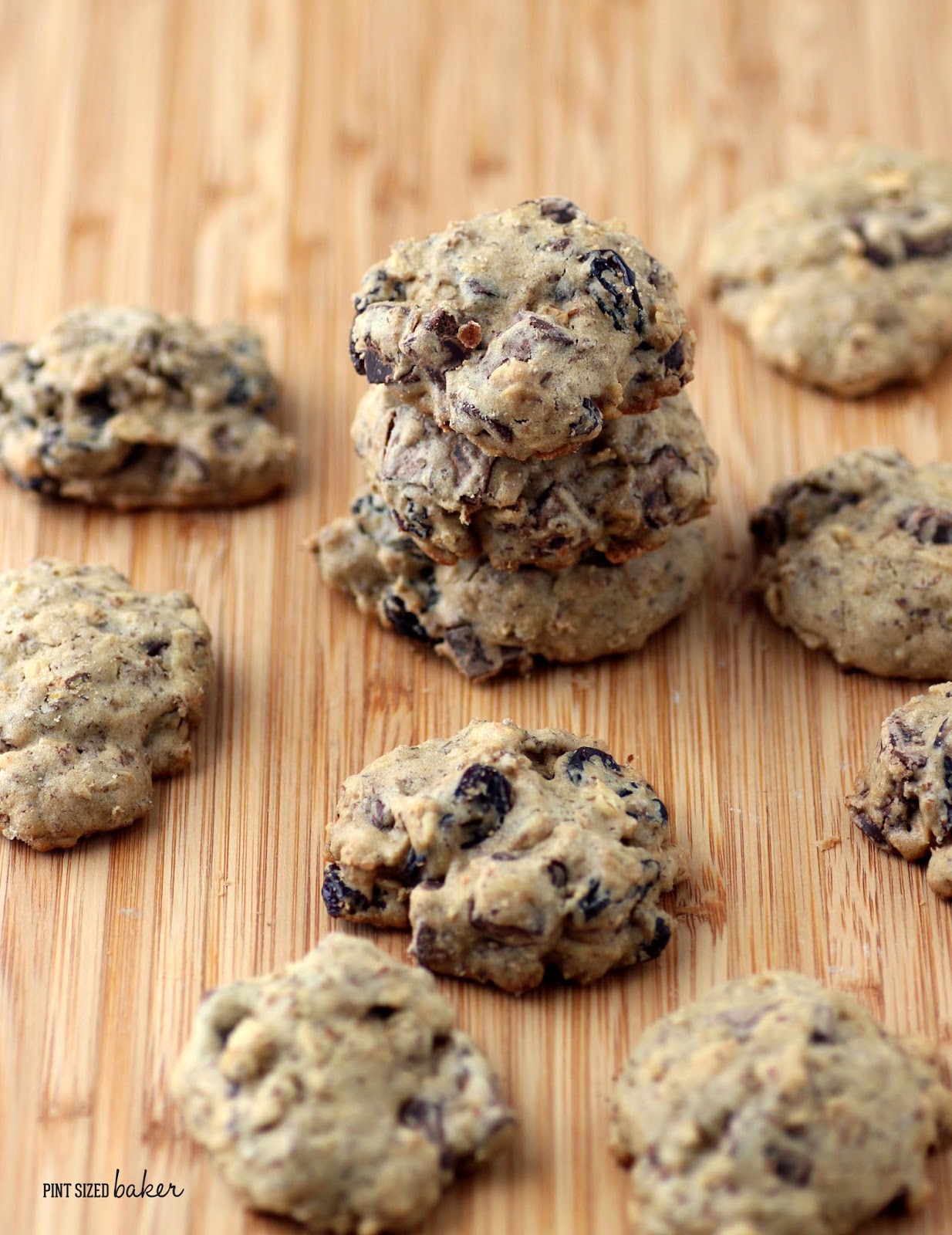 A great recipe for Gluten Free Oatmeal Chocolate Chunk Cookies. The raisins are totally optional, but I loved them!