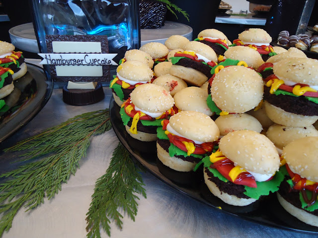 Hamburger cupcakes, TBEX 12, Keystone, CO Taken by Lynn Shallue for the Lost Compass