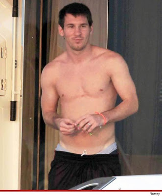 Lionel Messi messi-vücut-half-naked-photo
