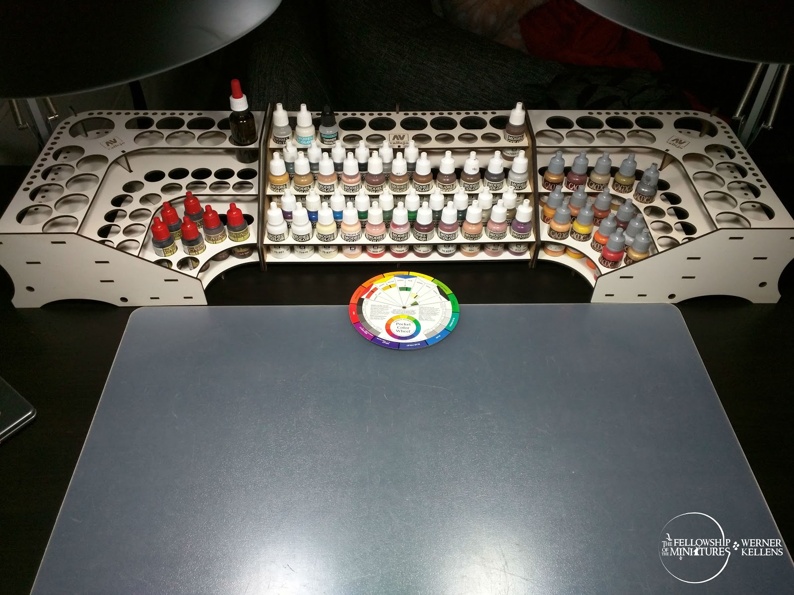 The Fellowship of the Miniatures Unboxing and review Vallejo Paint stand