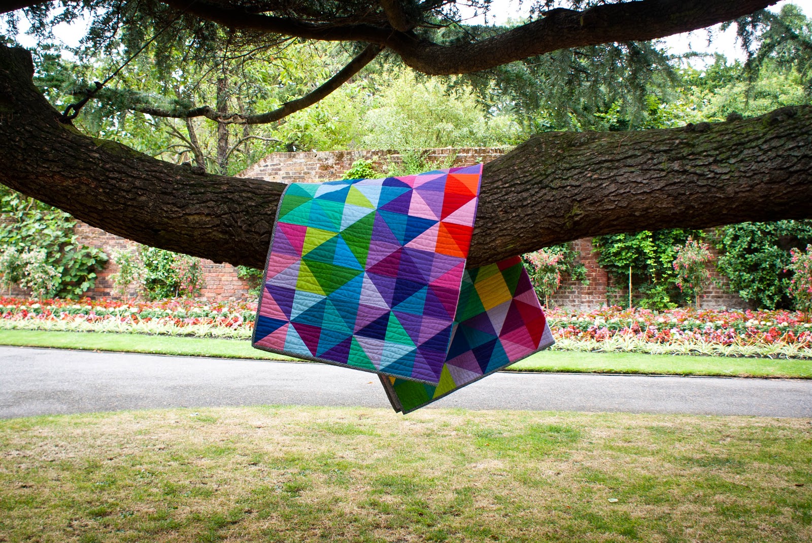 Jeliquilts 'Postcard from Sweden' aka the IKEA HST quilt