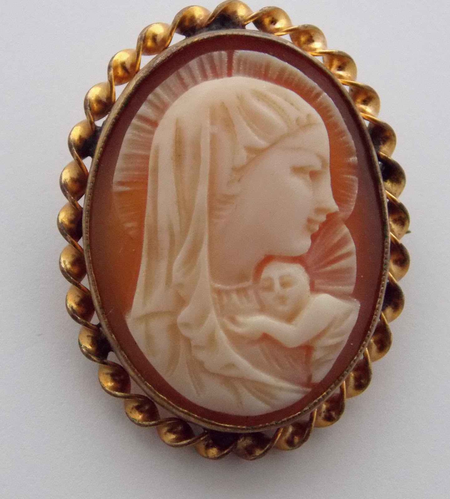 Jewel Stories SHELL CAMEOS Carving Quality Illustrated