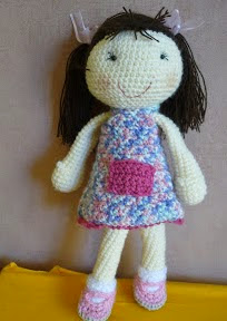PATRON GRATIS MUÑECA AMIGURUMI http://karinakraser.blogspot.com.es/2012/01/muneca-base-amigurumi-crochet-patron.html