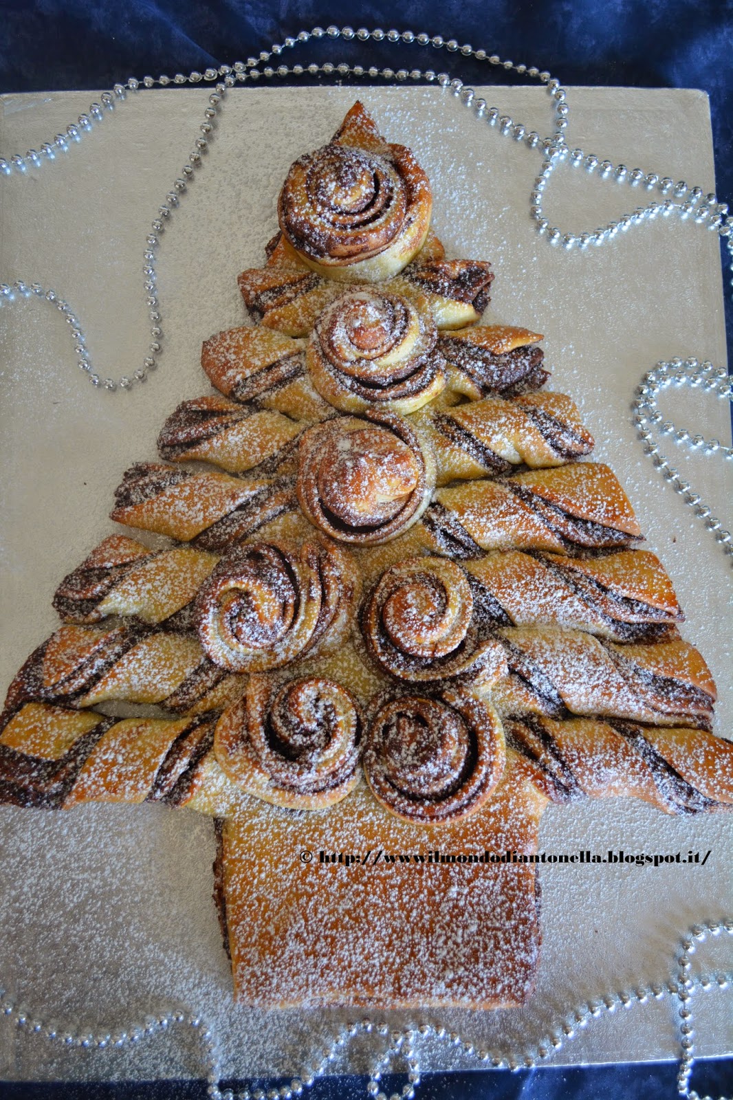 Il Bellissimo Mondo Di Antonella Decorating Pan brioche albero di