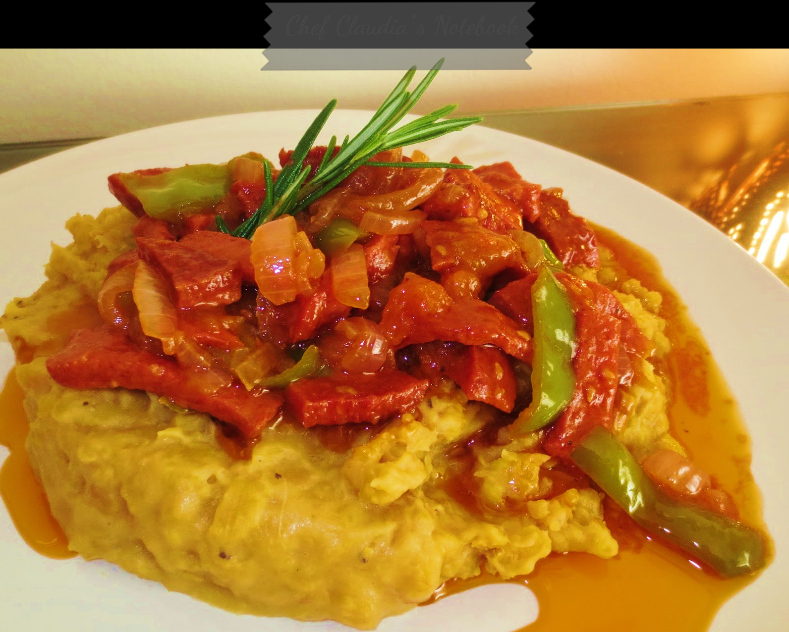 Chef Claudia´s Notebook Mangú con escabeche de salami