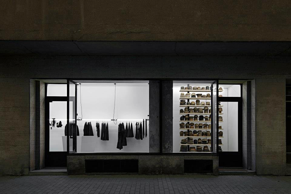 Showroom In Brno iiiinspired that space the alesbary showroom in brno Showroom In Brno iiiinspired that space the alesbary showroom in brno