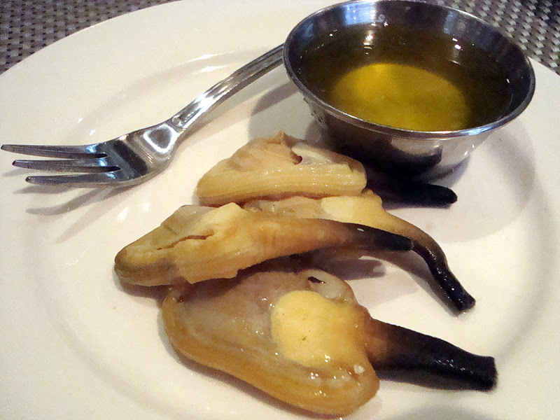 A Couple in the Kitchen Wordless Weekender Steamers at Legal Sea Foods