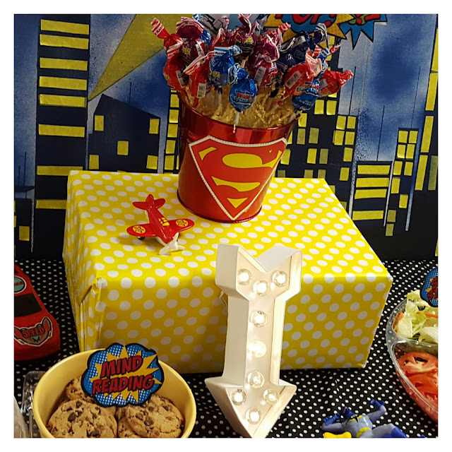diy superhero table food ideas, superhero party decorations, eventsojudith