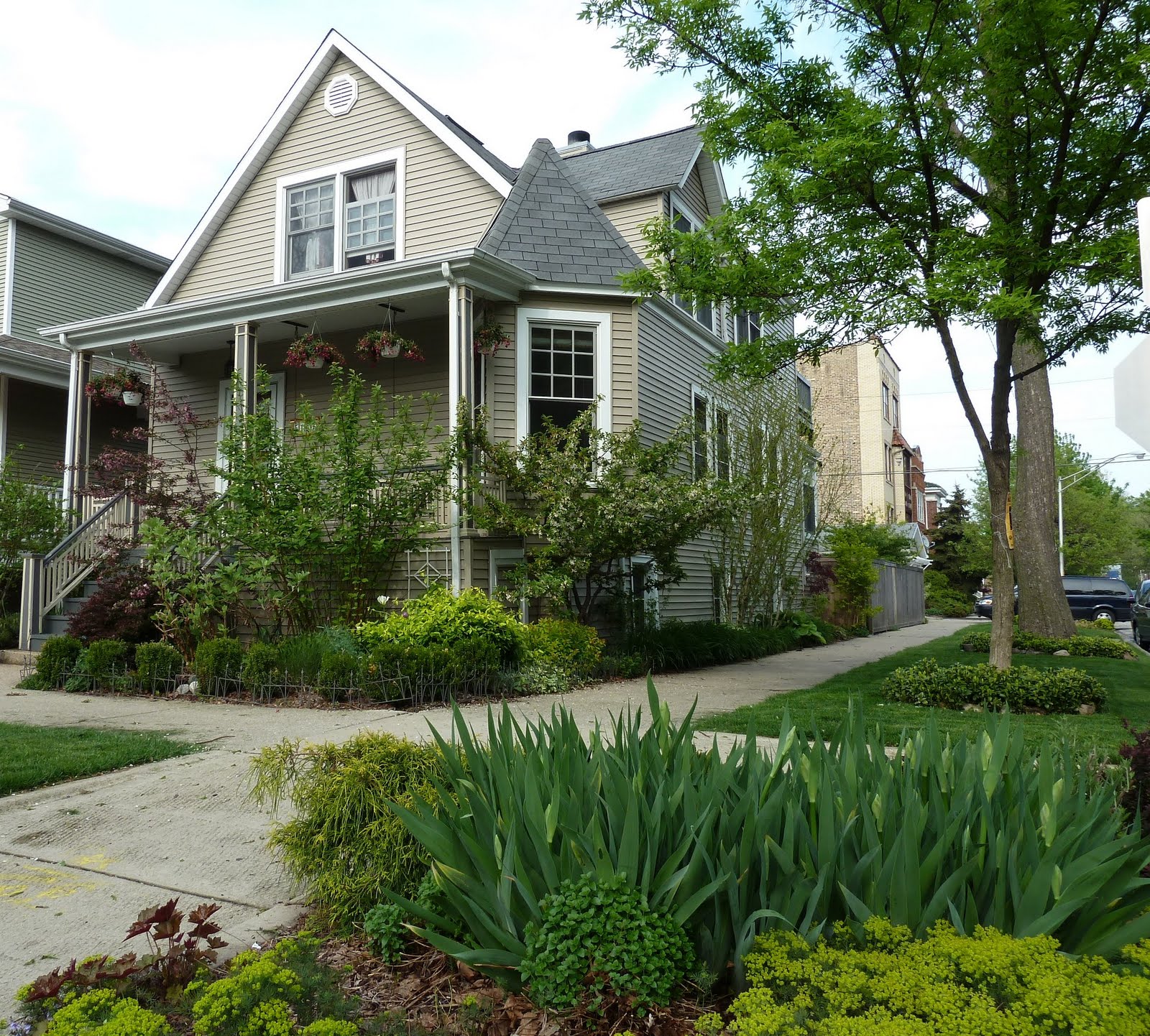 The Chicago Real Estate Local Curb Appeal! Ravenswood/ Lincoln Square